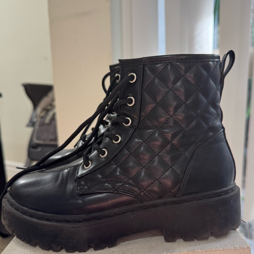 Madden girl boots black size 4